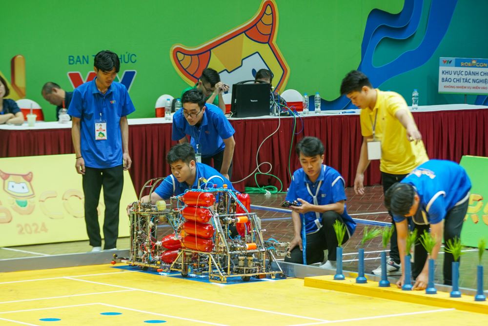 All five teams of LHU named for Vietnam Robocon 2024 final, At Lac Hong