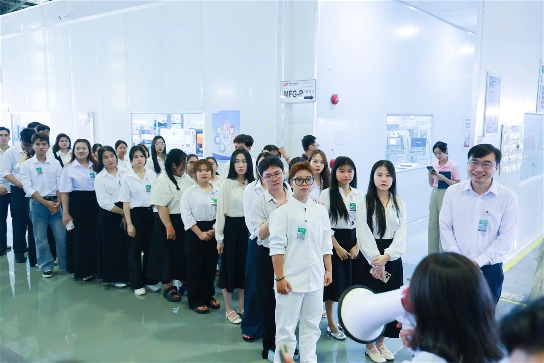 Sinh viên Ngôn ngữ Trung Quốc tham quan thực tế tại doanh nghiệp